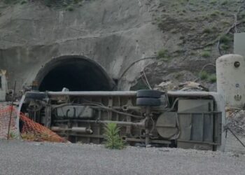 Aksident në hyrje të tunelit të Murrizit, furgoni kthehet përmbys, 4 të plagosur