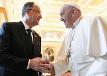 President Bajram Begaj pritet nga Papa Françesku, ja dhurata për Atin e Shenjtë