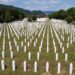 VOA: Mohimi i gjenocidit të Srebrenicës mban plagët të hapura për të mbijetuarat