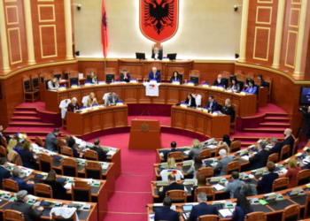 Komisioni i Posaçëm/ Projekt-vendimi: 11 anëtarë, 6 nga PS dhe 5 opozita