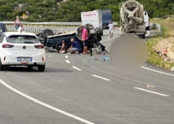 Aksident i rëndë në bypass-in e Vlorës/ Kamioni përplaset me fuoristradën, 1 viktimë