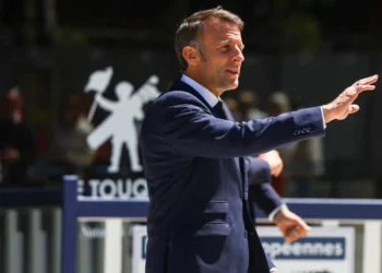 Të rinjtë francezë i ‘bëjnë dalje’ Macron-it