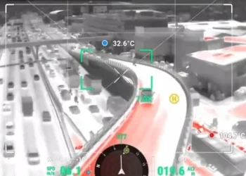 Temperatura ekstreme në Athinë, tavani i makinave arrin deri në 80 gradë celsius