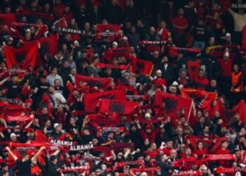 Shqiptarët ‘zaptojnë’ Dortmundin, 50 mijë tifozë në debutimin ndaj Italisë