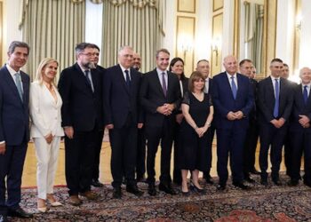 Mitsotakis “rrokadë” në qeveri, ja emrat e ministrave