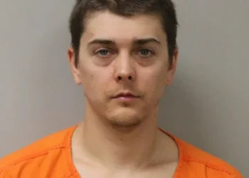 E rëndë në SHBA/ Burri qëllon gruan me shumë se 50 herë me thikë