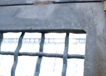 Kërcet arma në paraburgim, të burgosurit marrin peng rojet në Rusi