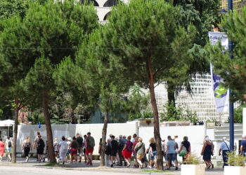 Turistët nxisin kërkesën, por po rriten importet e ushqimeve me ritme dy shifrore