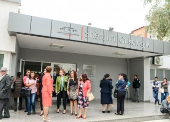 Skandali/ Zbardhet skema, si mjekët i orientonin pacientët drejt spitaleve private