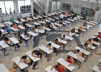 28 mijë maturantë testohen sot për njohuritë e tyre në Gjuhën Shqipe dhe Letërsi