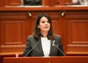 Sot seanca në Kuvend, opozita interpelancë me ministren e Shëndetësisë