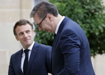 Vuçiç i kërkon Macron ta mbajë Kosovën lart në agjendën e BE-së