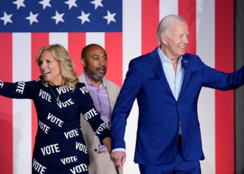 Biden pranon mangësitë gjatë debatit, por deklaron se do të mbrojë demokracinë