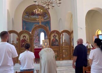 Për herë të parë Kisha Ortodokse e Shqipërisë mban meshë për Genocidin e Çamërisë