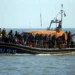 DW: Më shumë se 880 emigrantë të paligjshëm kaluan Kanalin Anglez në një ditë
