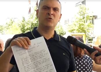 “Të hiqen kangjellat që ndajnë rrugët”/Qytetarët e njësisë numër 2 peticion Bashkisë