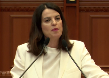 Debate në Kuvend/ Koçiu merr fjalën, opozita në kor: Turp! Turp! Jep dorëheqjen