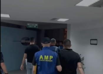 VIDEO/ Momenti kur AMP arreston 8 punonjësit e Policisë