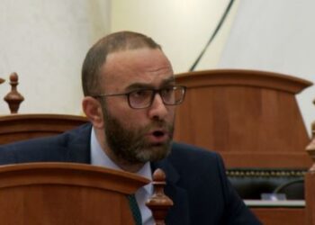 Përplaset me Nikollën, Bardhi kërkon rikthimin e Berishës në grupin e PD