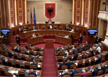 RAI 3/ Rrëzohet kërkesa e opozitës për mocion me Edi Ramën