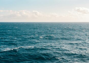 Është e pamundur të fundosesh pa ndihmën e pajisjeve në këtë det