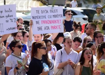 Të detyruar të punojnë në Shqipëri, studentët e Mjekësisë çojnë shtetin në Strasburg