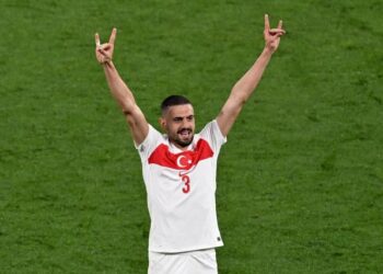 Tensione/ Gjesti i Ujqërve Gri, Erdogan i pranishëm në ndeshjen e radhës së Turqisë