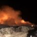 Tymi “pushton” qytetin e Vlorës, zjarri në fushën e mbetjeve ende aktivë