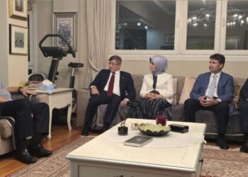 Berisha thyen arrestin e shtëpisë, presin me Metën “arkitektin” e neo-otomanizmit