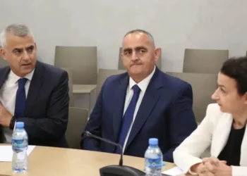 KQZ i hoqi Belerit mandatin e kryebashkiakut të Himarës, reagojnë mediat greke