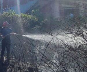 Përfshihet nga flakët oborri i banesës në Gjirokastër, Policia nis hetimin