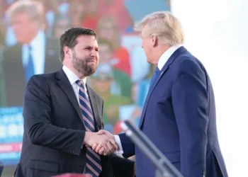 Trump prezanton zëvendësin e tij në presidencialet 2024