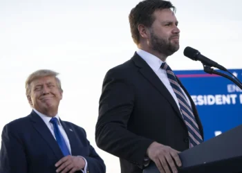 Trump prezanton zëvendësin e tij në presidencialet 2024