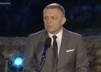 Kryeministri sllovak, Robert Fico bën daljen e parë publike që nga atentati në maj
