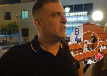 Denoncimi nga Valteri, Blushi lë ambientet e komisariatit pas 4 orësh