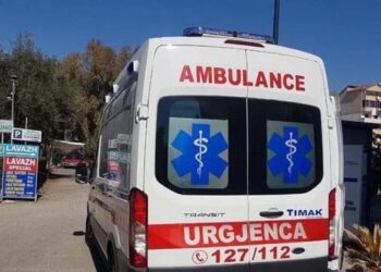 Aksident në Shkodër/ 23-vjeçarja humb kontrollin e mjetit dhe del nga rruga