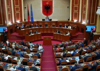 PS-PD bashkon votat në Kuvend, Shqipëria i kërkon Greqisë heqjen e ligjit të luftës