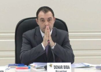 ‘Konkurrenca’ s’ngopet, ankohet për staf! Braçe ‘kryqëzon’ Bibën: Je kot në detyrë