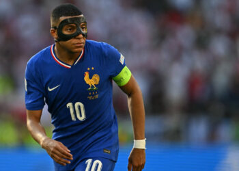 Theu hundën gjatë ndeshjes me Austrinë, Mappe: Dua të heq…maskën!