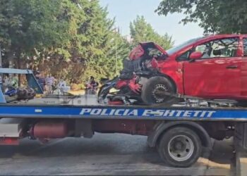 Aksident masiv në Porcelan, 4 makina përfundojnë në trotuar