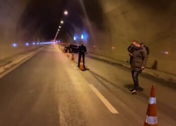 Përmbyset trajleri i ngarkuar me krom në Kalimash, humb jetën drejtuesi i mjetit