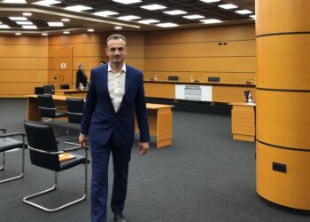 SPAK “zbarkon” në Vlorë, arrestohet drejtuesi i Prokurorisë Aurel Zarka e 2 të tjerë