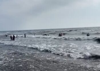 Pushuesi rrezikoi të mbytej në plazhin e Tales, shpëtohet nga vrojtuesi