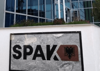 Deri në 45 mijë Dollarë për të shkuar në SHBA, SPAK zbulon grupin kriminal