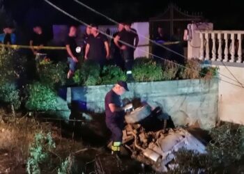 Aksident i rëndë në aksin Lushnjë-Fier, shoferi gjendet i pajetë brenda makinës