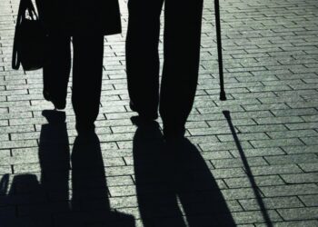 “Pse më ke zënë krevatin”/ Si nisi sherri mes të moshuarëve në azilin e Tiranës