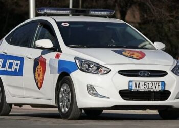 Qëllohet me armë zjarri drejt një makine në ecje në Kurbin, detajet e para