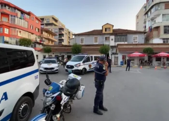 U gjet i shtrirë në rrugë/ Zbardhet ngjarja në Pogradec, i riu u dhunua për vdekje