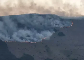 Parku Kombëtar i Prespës 6 ditë nën pushtetin e flakëve, zjarri shuhet nga gomerët