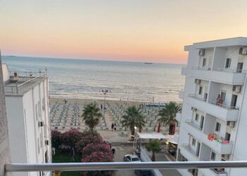 AKUK njofton operatorët: Instaloni sistemet për trajtimet e ujërave të ndotura